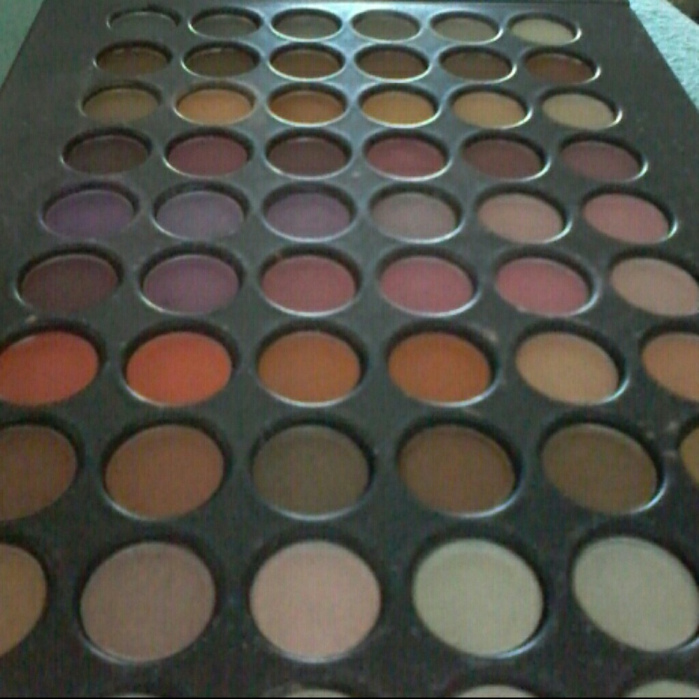 Eye Shadow - Picture 3 of 3